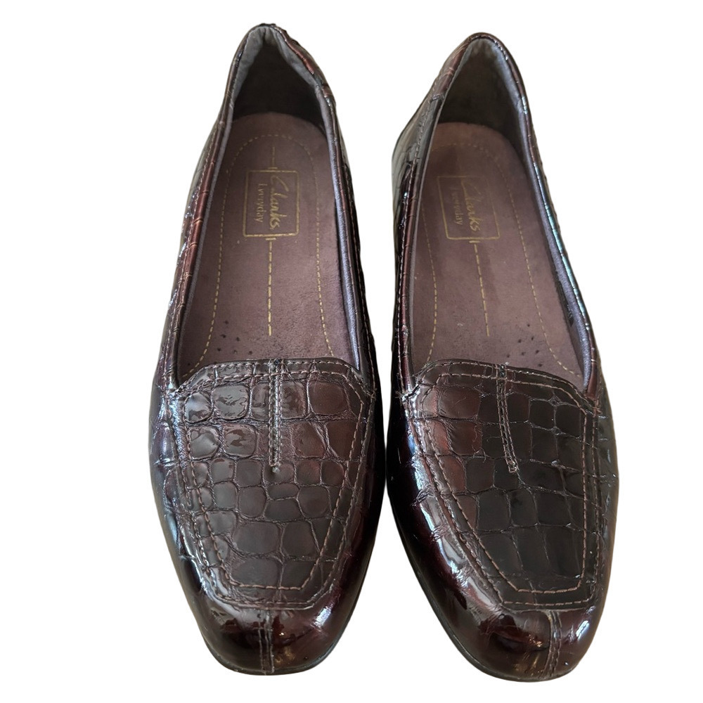 Clarks Women's Dark Brown Croc-Embossed Loafers 7.5 N